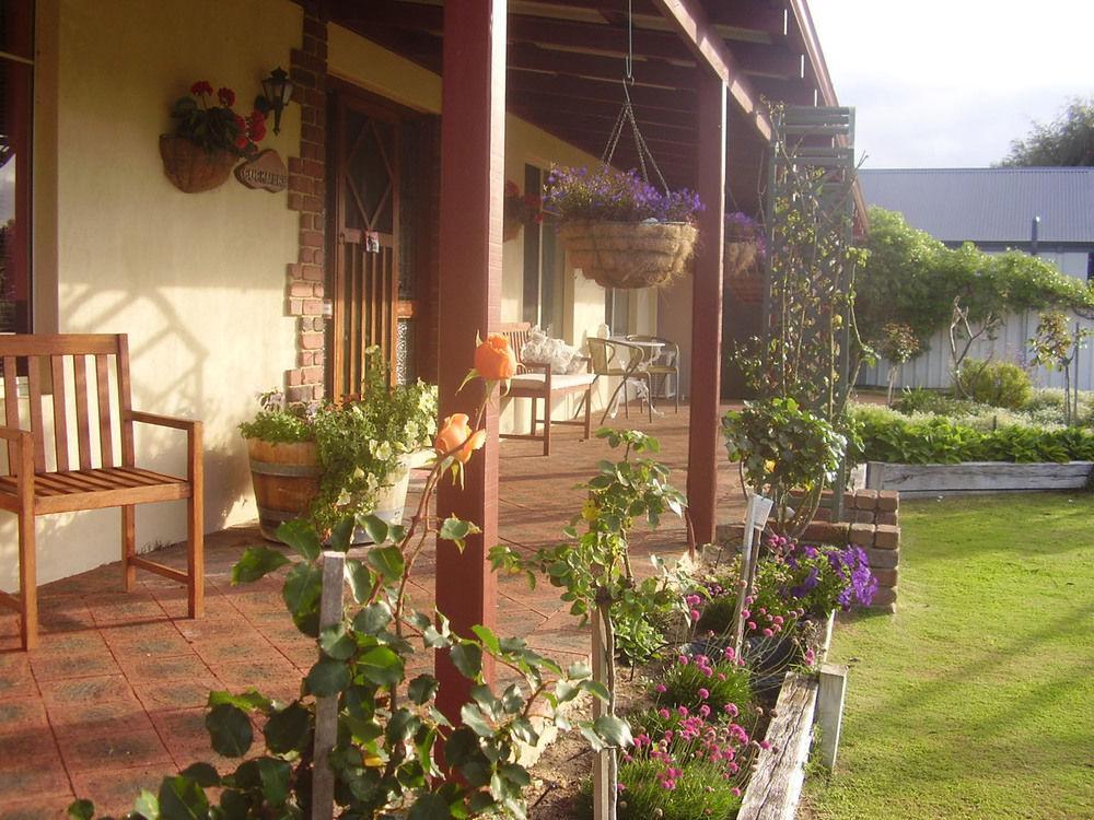 Busselton Marina Bed And Breakfast Exterior photo