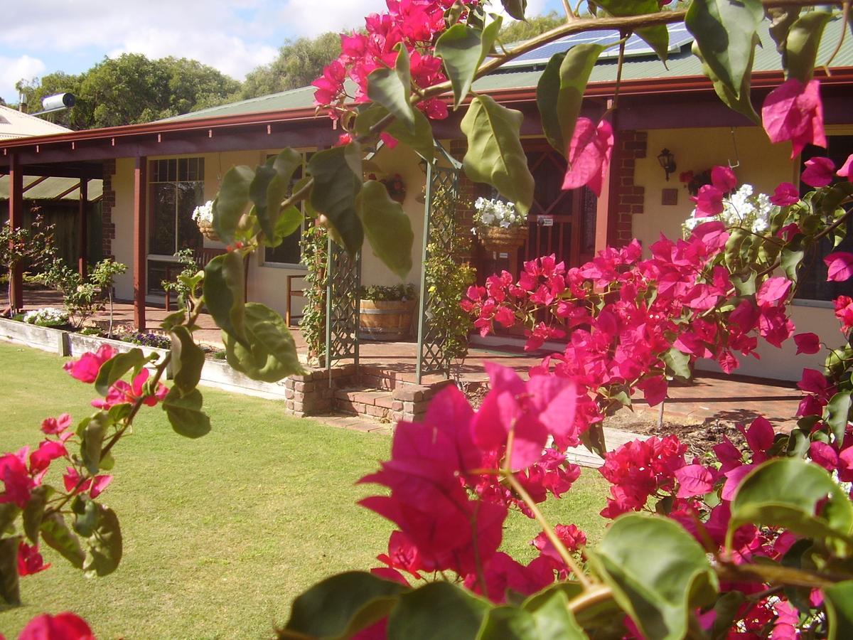 Busselton Marina Bed And Breakfast Exterior photo